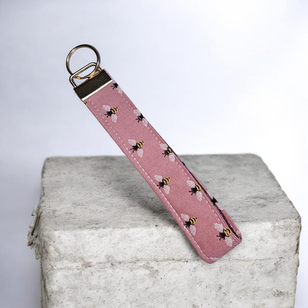 Dusty Rose Bee wristlet and quilted zipper wallet